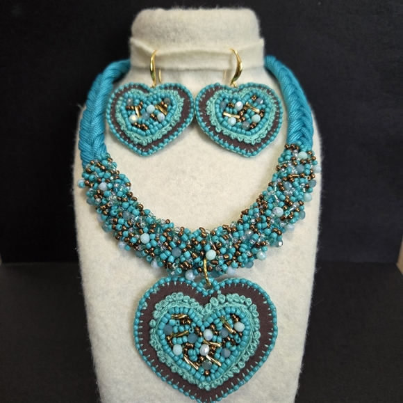 Han Embroidered Set ( Necklace and Earrings) - Picture 5 of 7